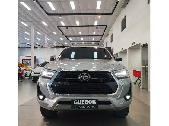 TOYOTA HILUX 2.8 D-4D TURBO DIESEL CD SRX 4X4 AUTOMÁTICO